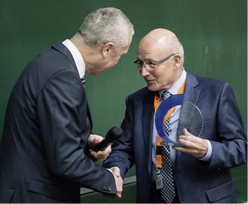 



Der Innovationspreis der DGAUM ging in diesem Jahr an Prof. Dr. med. Klaus Scheuch
