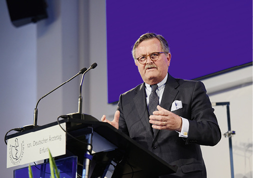 <p>
</p>

<p>
Frank Ulrich Montgomery, Präsident der Bundesärztekammer, auf der Eröffnungsveranstaltung des 121. Deutschen Ärztetages am 8. Mai 2018 im Steigerwaldstadion in Erfurt
</p> - © Foto: Jürgen Gebhardt

