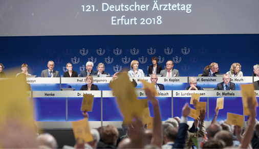 <p>
</p>

<p>
Das Plenum des 121. Deutschen Ärztetages 2018
</p>

<p>
in Erfurt
</p> - © Foto: Christian Griebel, helliwood.com

