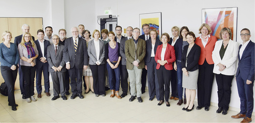 
 Abb. 3: 
 Teilnehmer der 3. NaLI-Sitzung am 9.10.2017 in Hamburg (Quelle: Behörde für Gesundheit und Verbraucherschutz der Freien und Hansestadt Hamburg)
