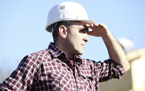 



 Abb. 2: 
 Wer den ganzen Tag unter freiem Himmel arbeitet und somit UV-Strahlen ausgesetzt ist, hat ein erhöhtes Risiko, an weißem Hautkrebs zu erkranken
