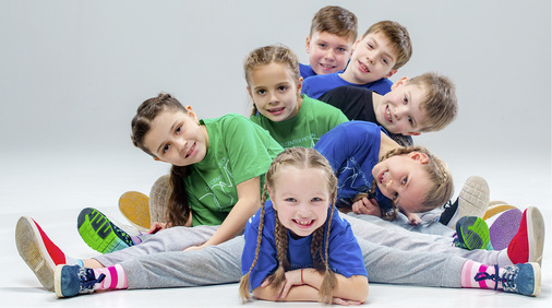 



Viele Kinder sind heute bereits in der Grundschule übergewichtig und bewegen sich zu wenig. Die Landesrahmenvereinbarung Thüringen hat daher gemeinsam mit dem Landessportbund Thüringen das Projekt „Bewegte Kinder – gesündere Kinder“ initiiert

