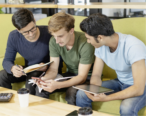 



Im Rahmen des modularen, auf Auszubildende ausgerichteten Programms „Gesunder Start“ bietet die BARMER u.a. eine Begleitung von analogen Maßnahmen auf dem Smartphone über die moove APP mit individuellem Content zur Bewegungsförderung, Ernährung und Stressmanagement
