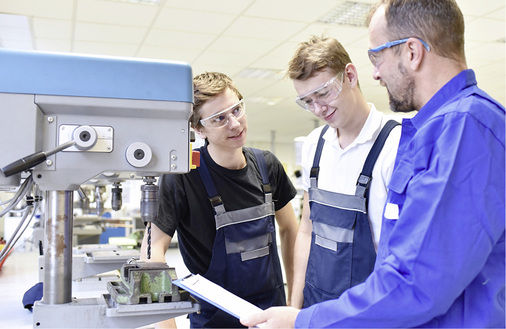 



Das Jugenarbeitsschutzgesetzt soll alle Kinder und Jugendlichen unter 18 Jahren im Bundesgebiet vor tätigkeitsbedingten Gesundheitsgefährdungen schützen und richtet sich an diejenigen, die junge Menschen außerschulisch beschäftigen
