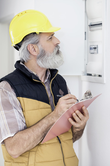 Schonarbeit bietet dem betroffene Mitarbeiter die Möglichkeit, andere Arbeiten kennenzulernen und seine Qualifikationen zu erweitern.