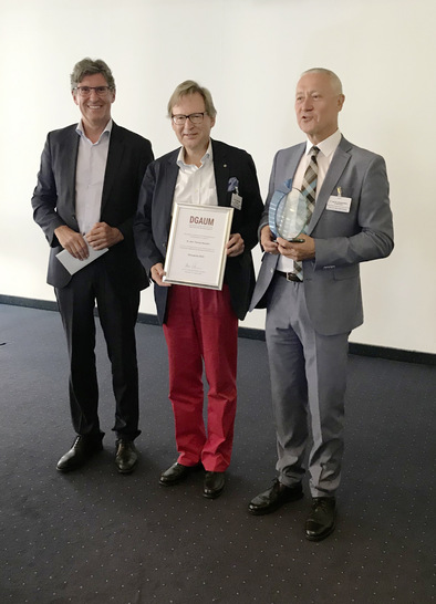 Prof. Dr. med. Thomas Kraus, Vizepräsident der DGAUM, 
Dr. Thomas Nesseler, HGF der DGAUM und Träger des Ehrenpreises, sowie DGAUM-Präsident Prof. Dr. med. Hans Drexler ( von li. nach re. )