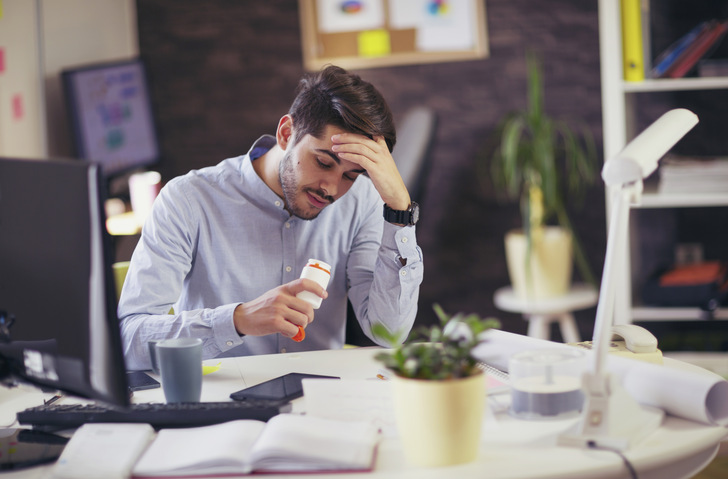 Risikofaktoren für die Verwendung eines pharmakologischen Enhancement sind unter anderem Stress. Leistungsdruck und die fehlende Trennung 
von Arbeit und Freizeit - © Foto: Jovanmandic / Getty Images
