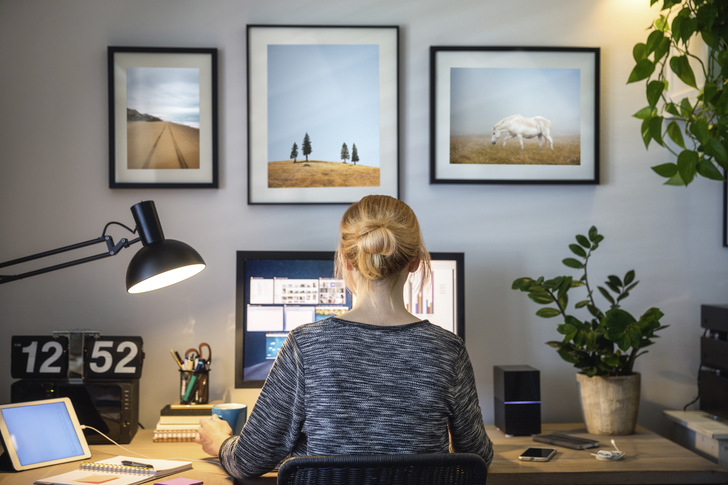 Auch wenn es bisher keine ausdrückliche gesetzliche Regelung oder Legaldefinition 
zum Homeoffice gibt, bewegen sich Beschäftigte auch dort nicht im rechtsfreien Raum - © Foto: borchee / Getty Images
