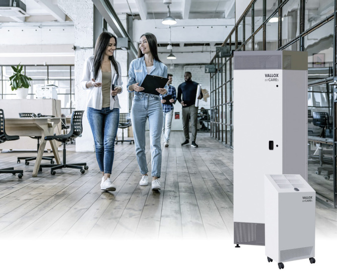 Die Vallox airCARE Luftreinigungsgeräte gibt es als Plug-and-play-Stand- und Mobilgerät. Sie sorgen für eine Virenabscheidung von 99,995%