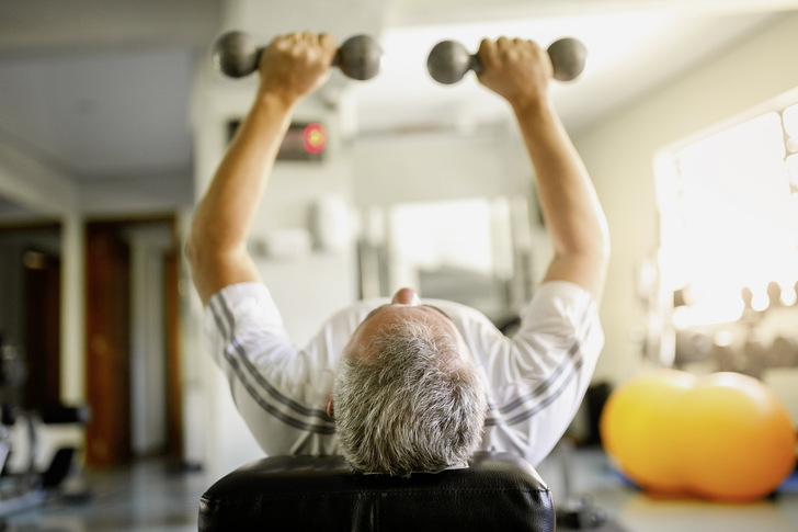 Betriebe sollten die körperliche Aktivität ihrer Beschäftigten fördern, die hinreichend lang und dauerhaft erfolgen sollte, um positive Wirkungen auf die geistige Fitness zu entfalten - © Foto: Capuski / Getty Images
