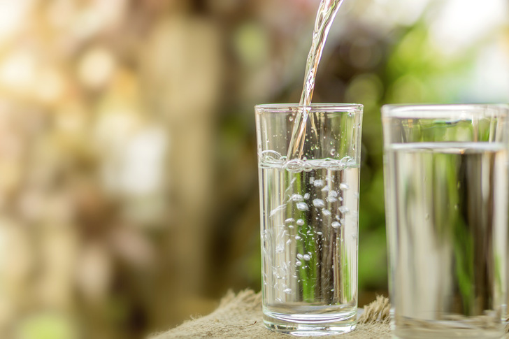 Die allgemeine Grundbelastung mit Blei resultiert vornehmlich durch die Nahrungsaufnahme und aus dem Trinkwasser (Grenzwert für Trinkwasser: 10 µg/l) - © Foto: Doucefleur / Getty Images
