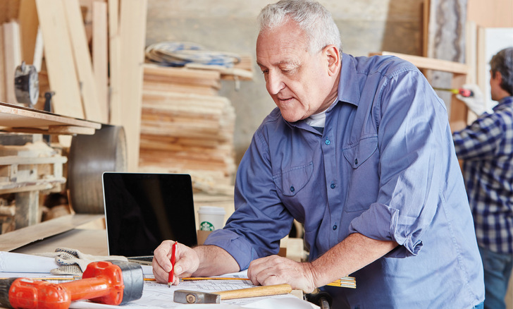 Es gibt einen beträchtlichen Anteil Menschen, die auch mit über 65 Jahren noch zum eigenen Einkommen sowie zum Gemeinwohl 
etwas beitragen können und wollen