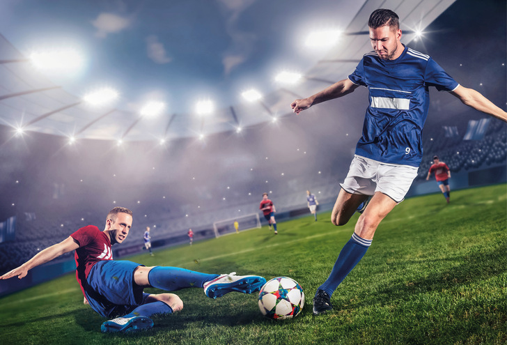 Meniskusschäden können nach mehrjährigen andauernden oder häufig wiederkehrenden, die Kniegelenke überdurchschnittlich belastenden Tätigkeiten (wie z.B. im Profifuß­ball) auftreten.