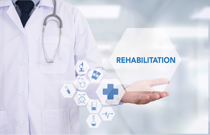 Die Arbeitsmedizin hat den Auftrag, betriebliche Akteurinnen und Akteure sowie Erkrankte zu Fragen der Rehabilitation zu beraten und beim Aufbau geeigneter Strukturen mitzuwirken - © Foto: © onephoto-stock.adboe.com