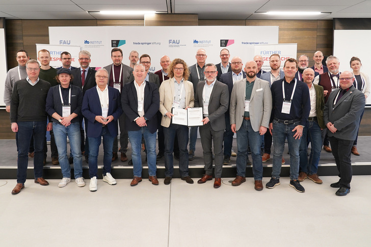 Rund 30 Fachleute aus Interessensverbänden, Fachgesellschaften, Rettungsdiensten, Hochschulen und rettungsdienstlichen Bildungszentren waren zu dem zweitägigen Diskussionsforum im Ludwig-Erhard-Zentrum in Fürth zusammengekommen.