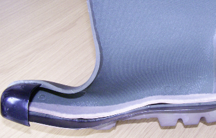 Abb. 1:    PU-Stiefel der Sicherheitsklasse S5 mit Stahlkappe und durchtrittsicherer Stahlsohle eignen sich für den Einsatz in der Grünen Branche, insbesondere auch in der Tierhaltung