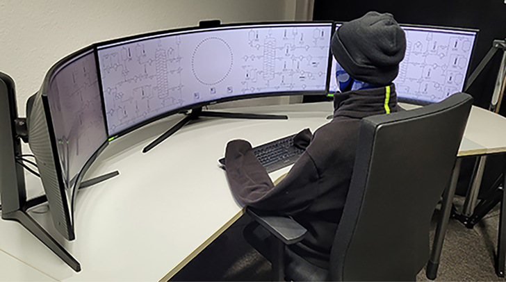 Abb. 1:   Versuchsaufbau mit R1000-Geräten und Personendummy