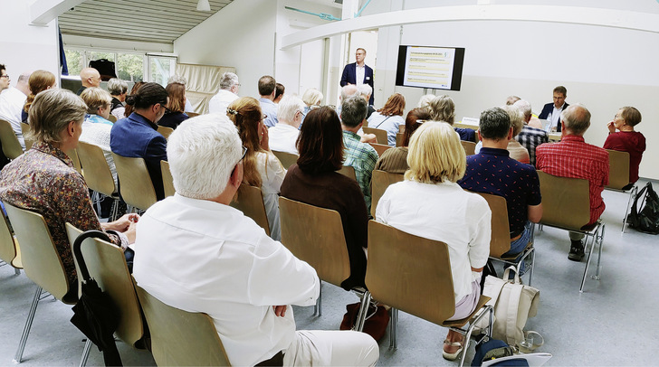 Interessiertes Publikum in interaktiven Seminaren