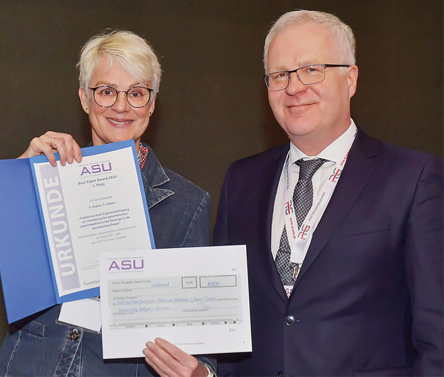 Der  1. Platz  ging an das  Autorenteam um Solveig Aupers und Falk Liebers  von der Bundesanstalt für Arbeitsschutz und Arbeitsmedizin (BAuA) für ihre Arbeit „Ergebnisse einer Expertenbefragung zur Umsetzung der ganzheitlichen arbeitsmedizinischen Vorsorge in der betrieblichen Praxis“. Die offizielle Überreichung des Preises fand im Rahmen der Eröffnungsveranstaltung der Jahrestagung der Deutsche Gesellschaft für Arbeitsmedizin und Umweltmedizin e. V. in München statt. ASU-Chefredakteurin Simone Schmitz-Spanke überreichte Falk Liebers für die Auszeichnung einen Scheck in Höhe 
von 1000 Euro.