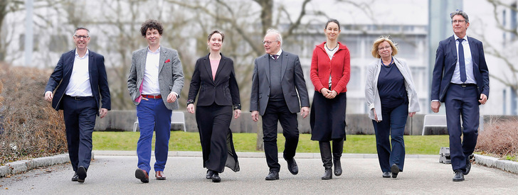 Engagement für den Nachwuchs im Vorstand des Aktionsbündnisses: Prof. Christoph Oberlinner, MPH Stefan Linnig, Dr. Uta Wegewitz, Prof. Stephan Brandenburg, Dr. Luise Wendt, Dr. Wiete Schramm, Prof. Thomas Kraus (nicht auf dem Foto: Dr. Stefan Hussy, Prof. Andrea Kaifie-Pechmann, Prof. Volker Harth)