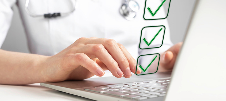 Die Grundlage zur Selbstevaluierung bildet ein Fragebogen, den die Ärztinnen und Ärzte 
von der ÖQMED in der Regel in elektronischer Form erhalten