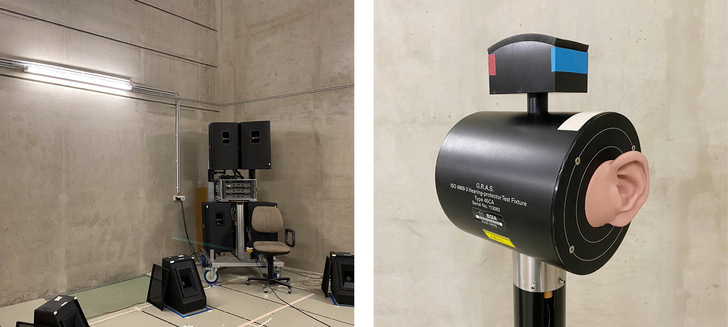Abb. 1:    Links:  Hallraum (Ausschnitt) des Instituts für Arbeitsschutz (IFA) mit Lautsprecher zur Erzeugung der Prüfgeräusche zur Messung mit ATF.  Rechts:  Acoustic Test Fixture (ATF, GRAS 45CA) im Hallraum des Instituts für Arbeitsschutz (IFA) mit Pinna-Nachbildungen
