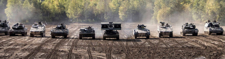 Panzer während einer Informationslehrübung (ILÜ) auf dem Truppenübungsplatz Bergen