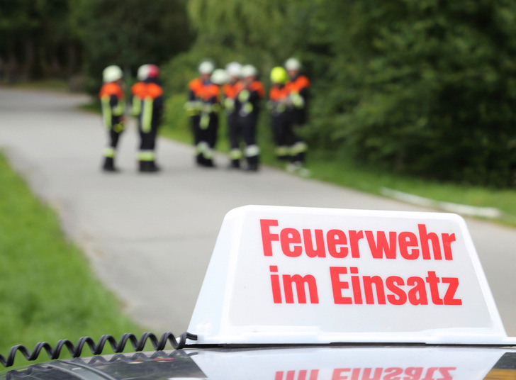 Feuerwehrleute können bei ihren Einsätzen, vor allem bei Rettungstätigkeiten, einer erhöhten 
Infektionsgefahr ausgesetzt sein
