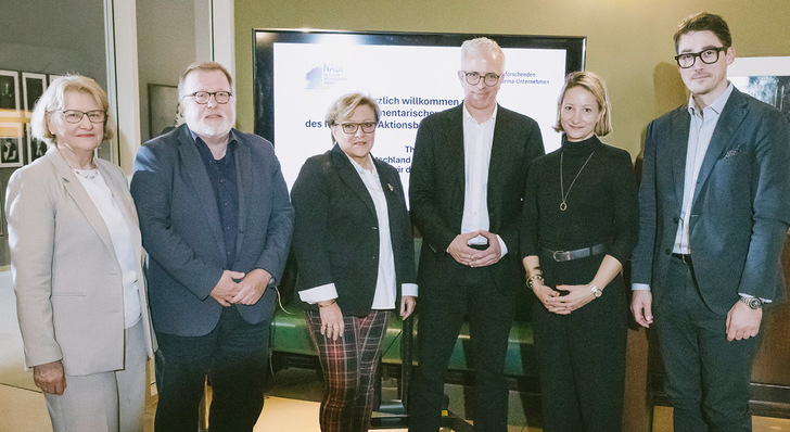 NABI-Frühstück ( von links nach rechts ): Prof. Heidrun Thaiss, Dr. Thomas Fischbach, Dr. Katharina Hüppe; Dr. Daniel Dettling, Dr. Alexia Zurkuhlen, Dr. Julian Witte - © Foto: Claudia Burger: NABI-Frühstück ( von links nach rechts ): Prof. Heidrun Thaiss, Dr. Thomas Fischbach, Dr. Katharina Hüppe; Dr. Daniel Dettling, Dr. Alexia Zurkuhlen, Dr. Julian Witte