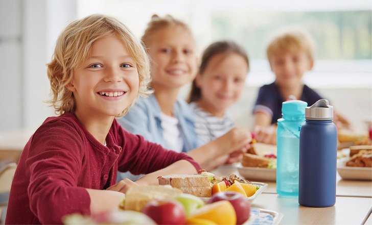 Gesunde Ernährung und ausreichende Bewegung sind für die Entwicklung von Kindern und ­Jugendlichen von zentraler Bedeutung