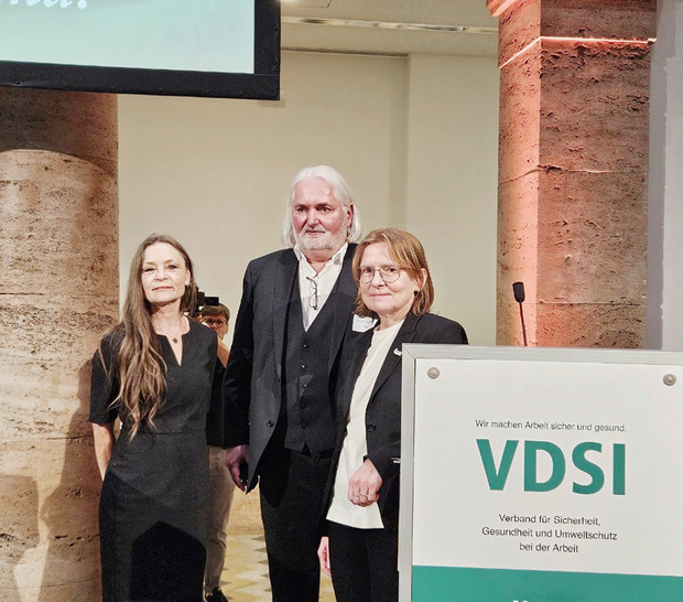 Auf der Feier anlässlich des 75. Geburtstages des VDSI – Verband für Sicherheit, Gesundheit und Umweltschutz auf der Arbeit e. V. – unterschrieben die arbeitsmedizinischen Verbände als „die arbeitsmedizin“ und der VDSI ein Memorandum of Understanding zur zukünftigen engeren Vernetzung