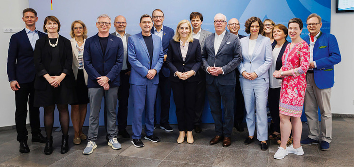 Die Teilnehmenden des Auftaktgesprächs vom 16. Juli 2026 im Bundesministerium für Gesundheit