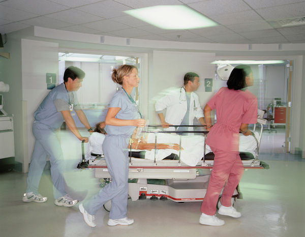 
In Krankenhäusern und Notfallambulanzen werden im Berufsalltag oft hohe Schallpegel gemessen
