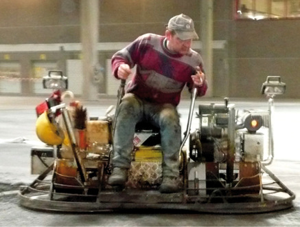 



 Abb. 1: 
 Innen glühender Katalysator an Glättmaschine
