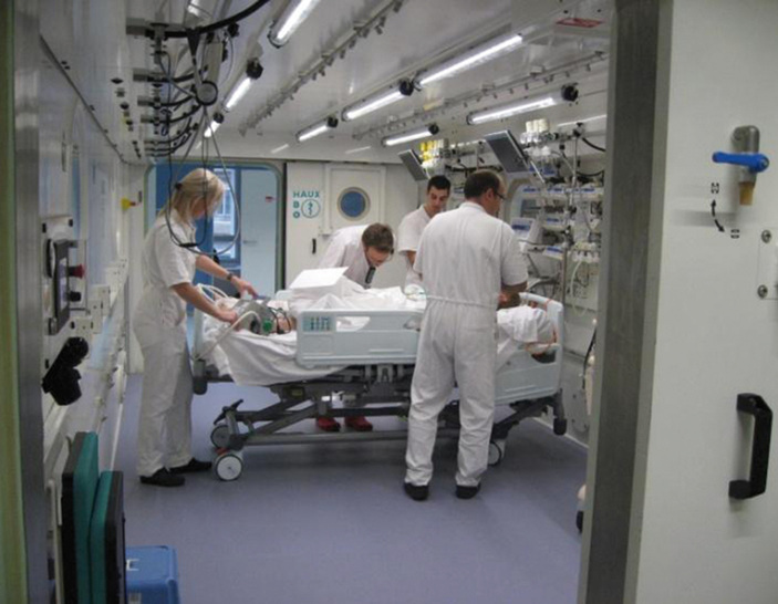 
 Abb. 1: 
 Innenansicht einer modernen Druckkammer (Typ QUADRO 3000) (Quelle: Haux)
