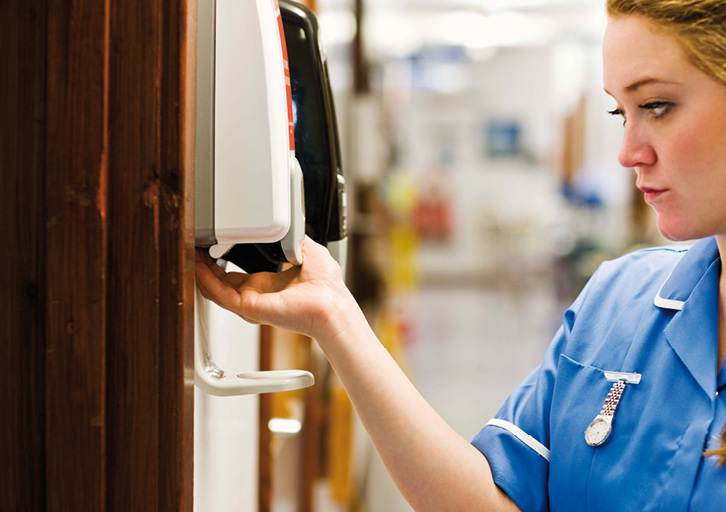 



Der Einsatz chemischer Desinfektionsmittel im Gesundheitswesen birgt Gefahren für die Beschäftigten
