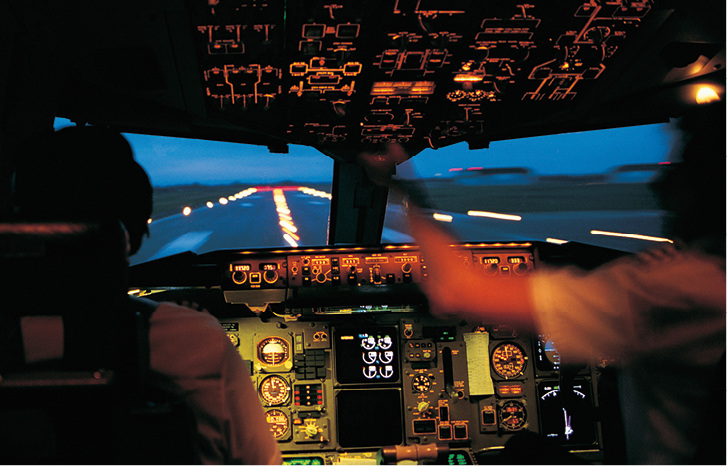 



Müdigkeit ist in der zivilen, aber auch in der militärischen Fliegerei, ein weit verbreitetes Problem, insbesondere bei Abend- und Nachtflügen
