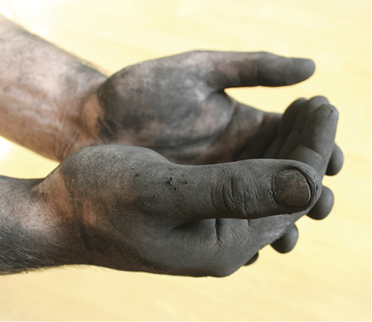 <p>
</p>

<p>
Heute wird durch das Tragen von Arbeitskleidung eine Kontamination der Haut bei Schornsteinfegern weitgehend vermieden
</p> - ©  Vaivirga/Thinkstock

