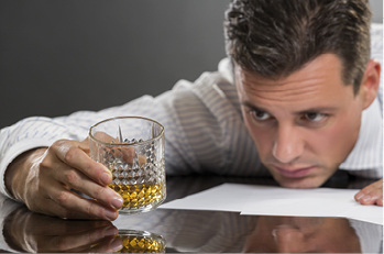 <p>
</p>

<p>
Das aktuelle CME-Modul beschäftigt sich mit dem Thema „Alkohol am Arbeitsplatz“
</p> - ©  mladensky/Thinkstock

