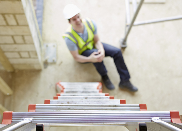 
Die meisten Verletzungen entstehen insbesondere bei Abstürzen aus eher geringen Höhen, also Höhenbereichen zwischen einem und zwei Metern




