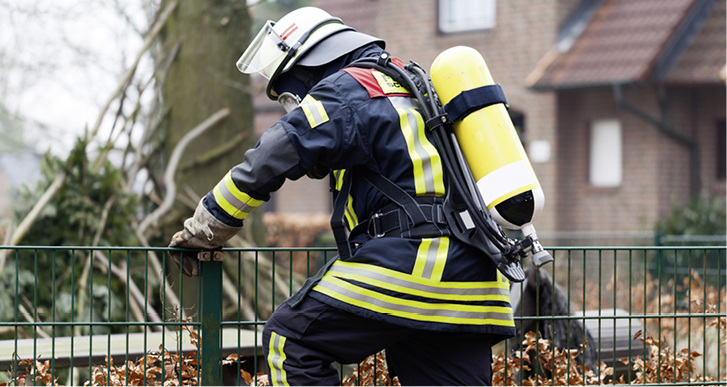 
Auch die Ehrenamtlichen der Freiwilligen Feuerwehren und der Rettungsdienste stehen unter dem Schutz der Gesetzlichen Unfallversicherung (GUV)



