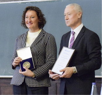 <p>
Verleihung der Franz-Koelsch-Medaille 2017 an Dr. med. Annegret E. Schoeller
</p>