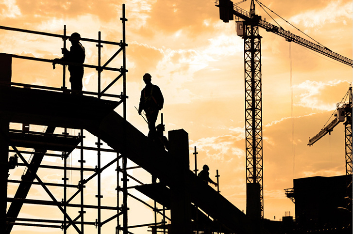 
Das Abstürzen von Personen an hochgelegenenen Arbeitsplätzen ist ein besonderer Schwerpunkt im Arbeitsunfallgeschehen; nicht tödliche Unfälle führen dabei m eist zu schwersten Verletzungen



