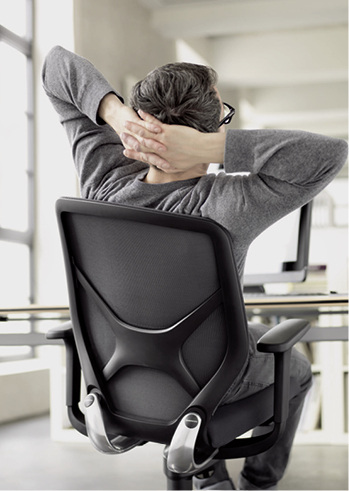 



Der Bürostuhl IN mit Trimension
®
 stimuliert die natürliche, dreidimensionale Beweglichkeit des Körpers
