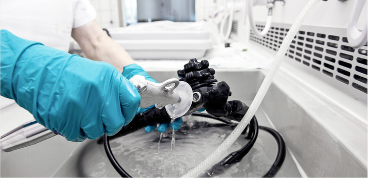 
Die notwendigen Voraussetzungen zur Durchführung von Dekontamination, Desinfektion und Aufbereitung von Medizinprodukten, die bei infizierten und krankheitsverdächtigen Patienten zum Einsatz gekommen sind, müssen erfüllt sein



