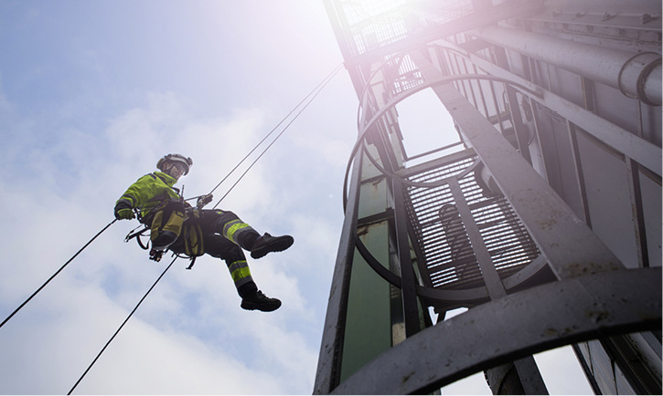 
In vielen Berufszweigen wird im Freien gearbeitet – präventive Maßnahmen können gesundheitliche Risiken an solar exponierten Arbeitsplätzen reduzieren



