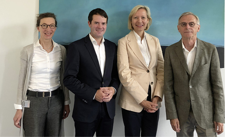 <p>
</p>

<p>
Dr. Brigitte Hoffmann, Staatssekretär Björn Böhning, Dr. Anette Wahl-Wachendorf, Dr. Wolfgang Panter (v.l.n.r.)
</p> - © Foto: VDBW

