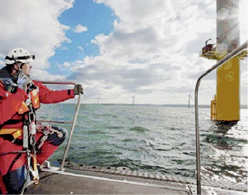 
Für die Unterweisung von Beschäftigten zur Benutzung von PSA der Kategorie III gegen tödliche Gefahren oder bleibende Gesundheitsschäden sind praktische Übungen erforderlich
