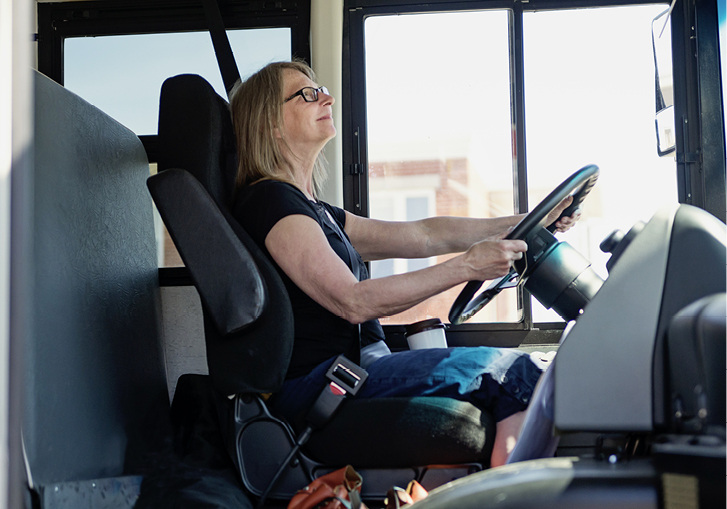 



Die Fahrerlaubnisse für das Fahren von Lkw, Bussen und ergänzend die zusätzliche Fahrerlaubnis zur Fahrgastbeförderung haben für die arbeitsmedizinische Praxis die größte Relevanz
