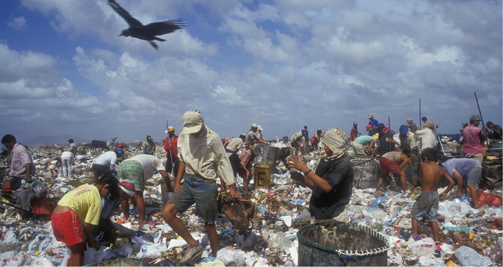 <p>
</p>

<p>
Für viele Entwicklungsländer hat die zunehmende Globalisierung gravierende Folgen wie beispielsweise Kinderarbeit, unmenschliche Arbeitsbedingungen, Müllprobleme etc.
</p> - © Foto: Brasil2 / Getty Images

